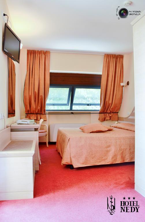 Hotel Nedy Marina di Massa Luaran gambar