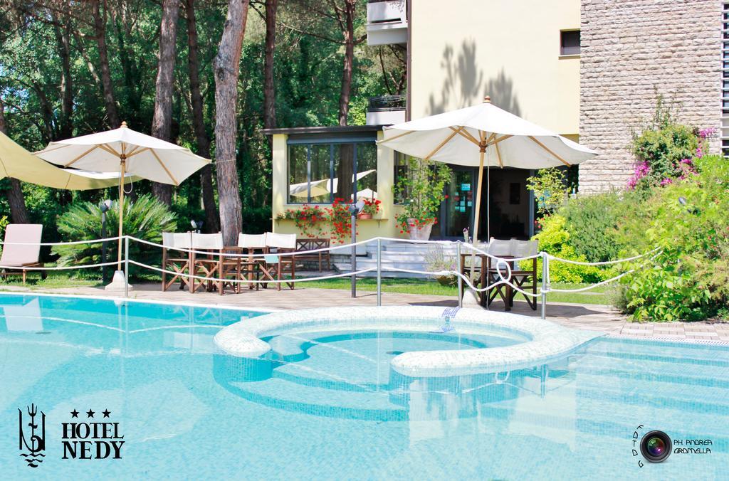 Hotel Nedy Marina di Massa Luaran gambar