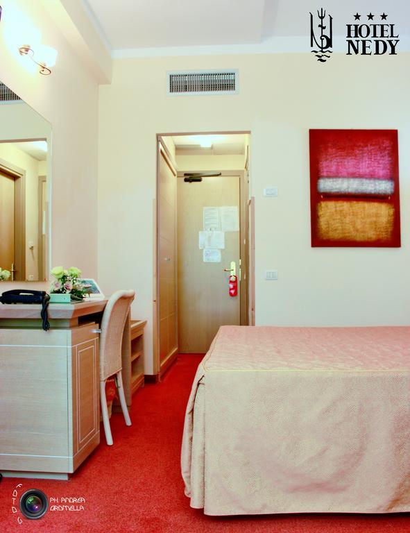 Hotel Nedy Marina di Massa Luaran gambar