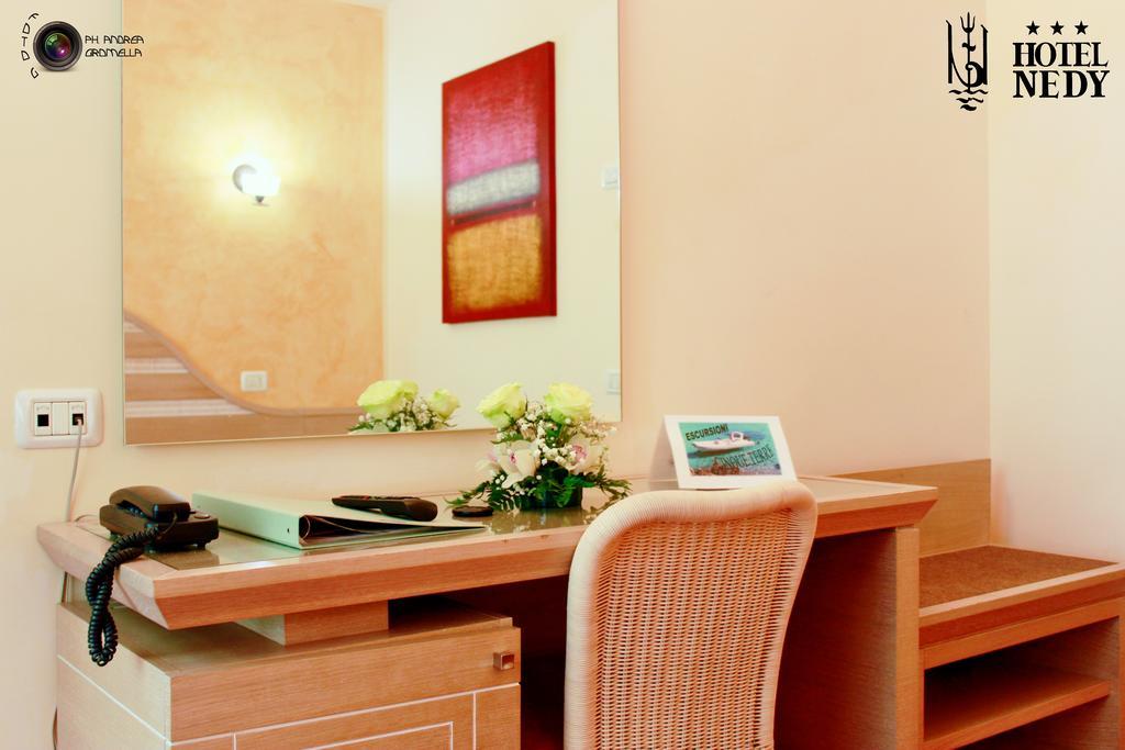 Hotel Nedy Marina di Massa Luaran gambar