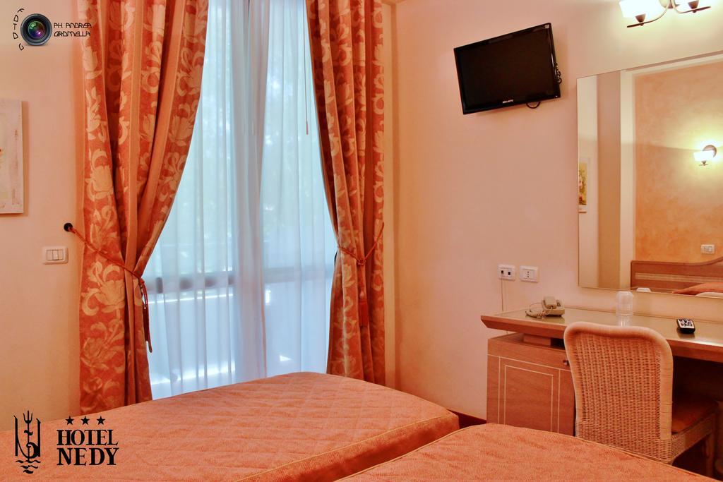 Hotel Nedy Marina di Massa Luaran gambar