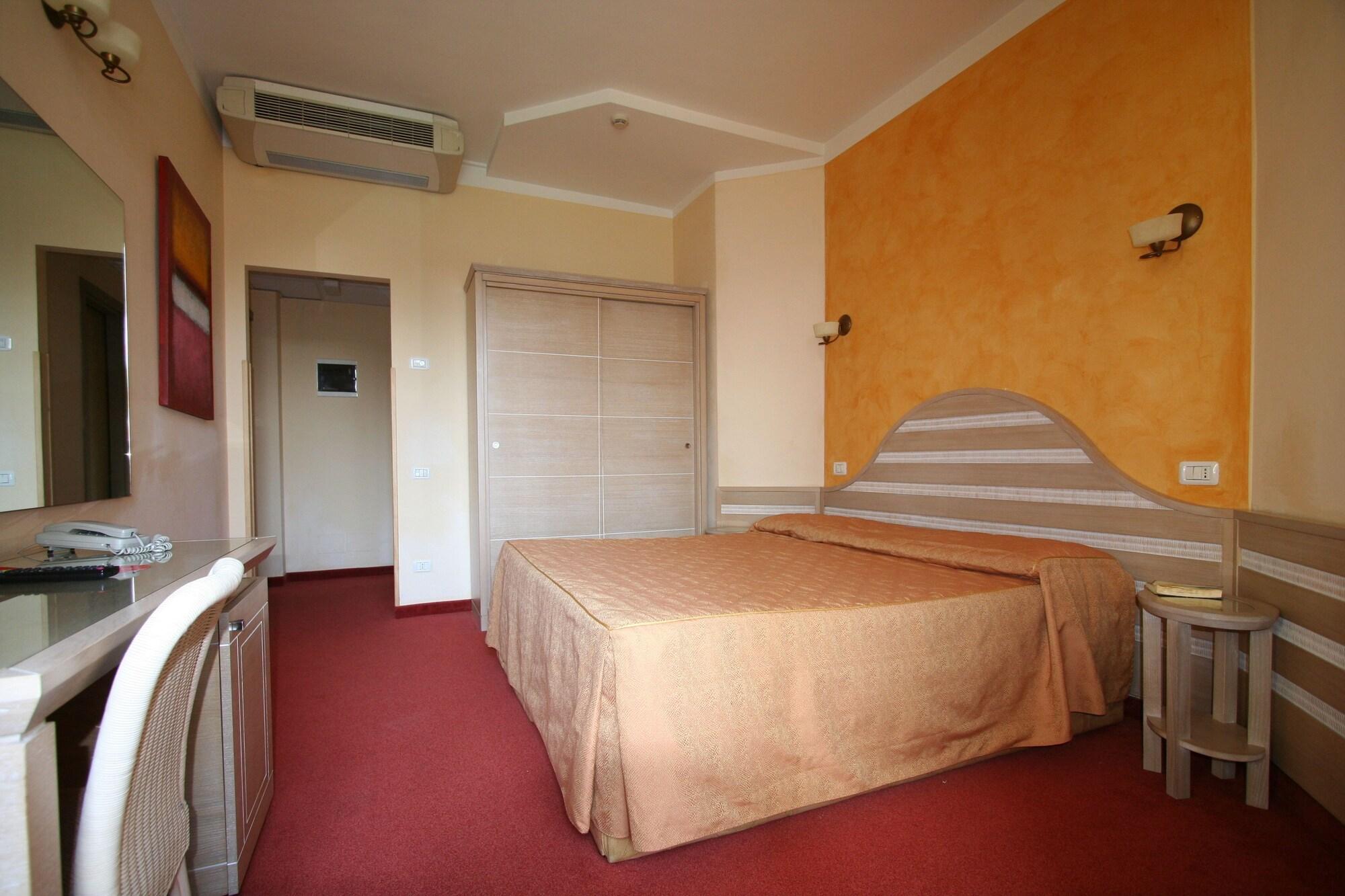 Hotel Nedy Marina di Massa Luaran gambar