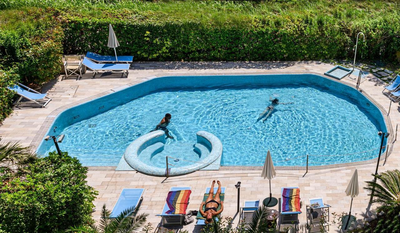 Hotel Nedy Marina di Massa Luaran gambar