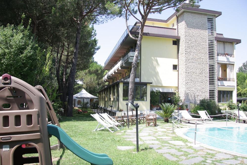 Hotel Nedy Marina di Massa Luaran gambar