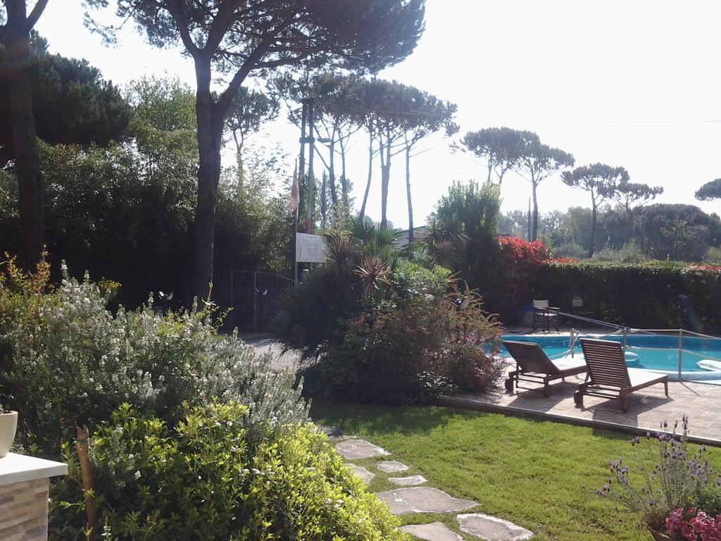 Hotel Nedy Marina di Massa Luaran gambar