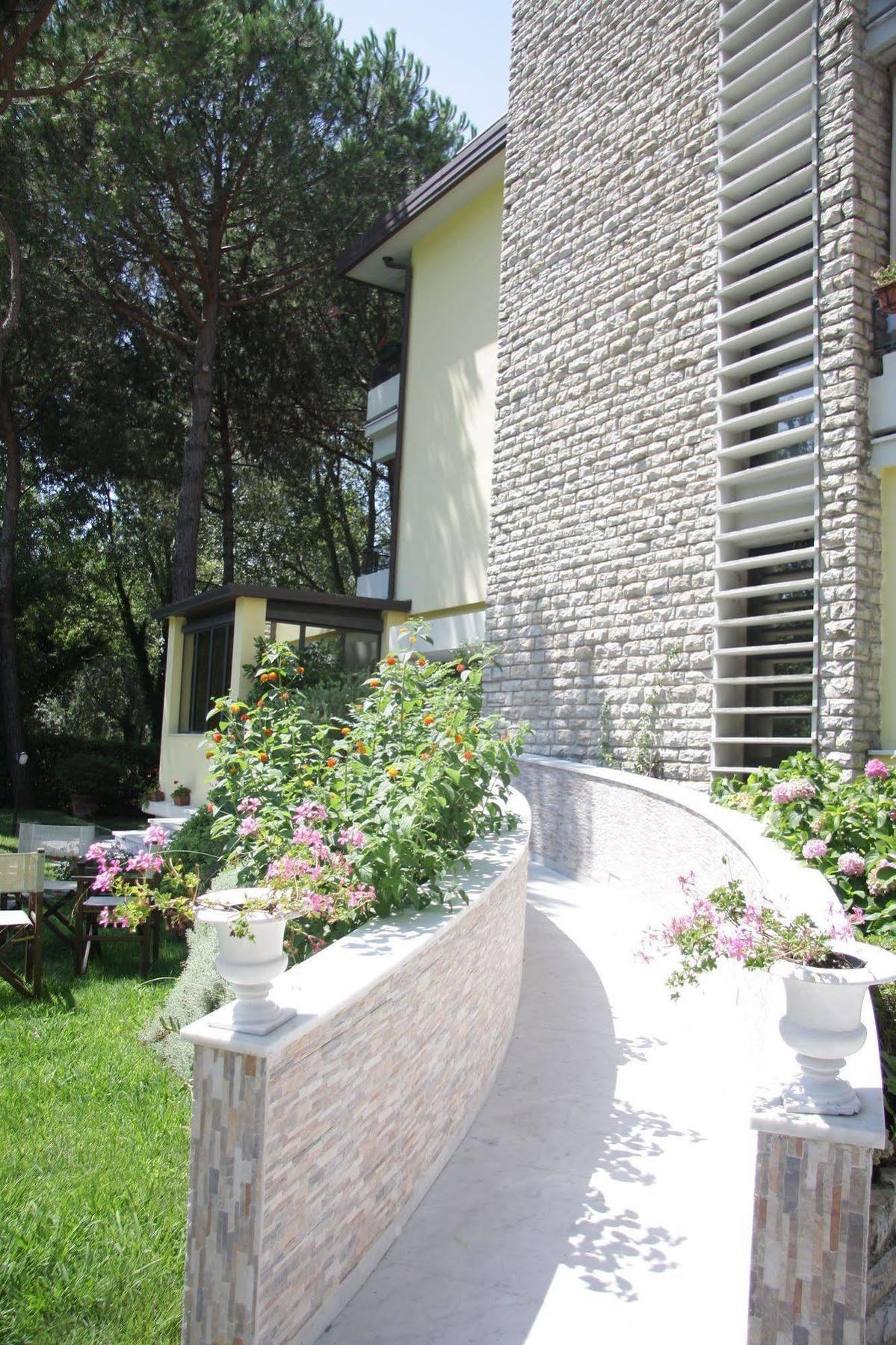 Hotel Nedy Marina di Massa Luaran gambar