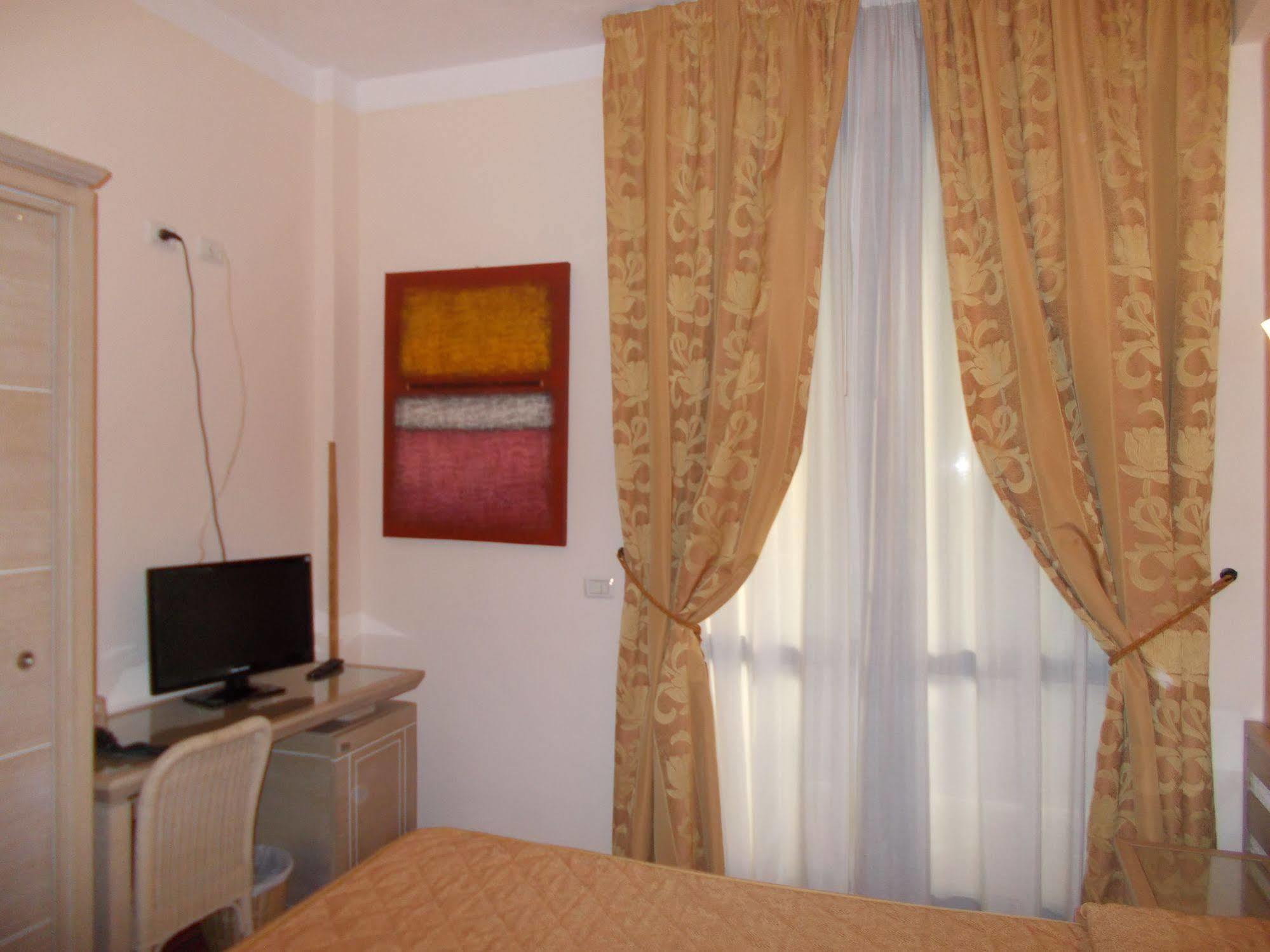 Hotel Nedy Marina di Massa Luaran gambar