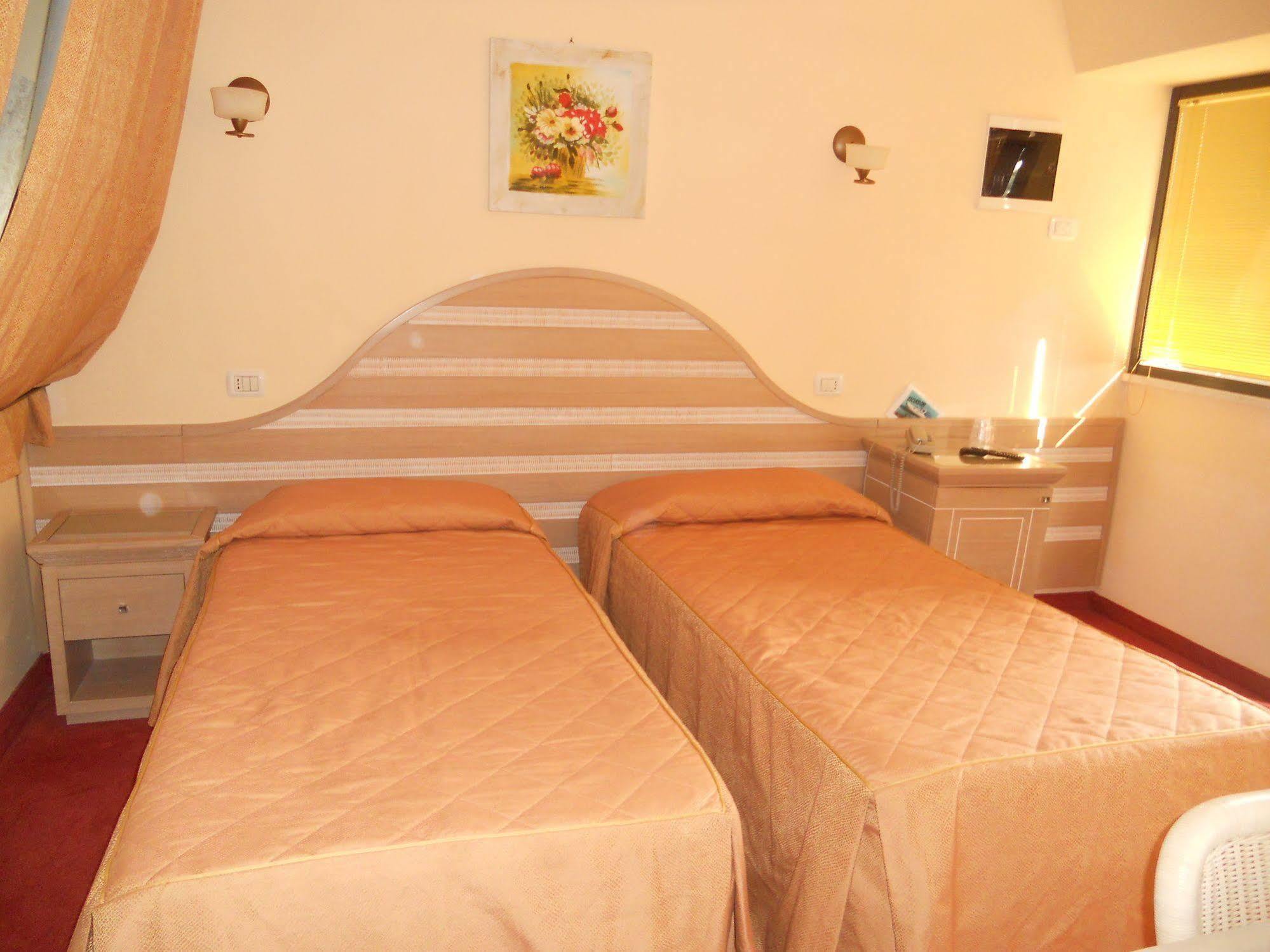 Hotel Nedy Marina di Massa Luaran gambar