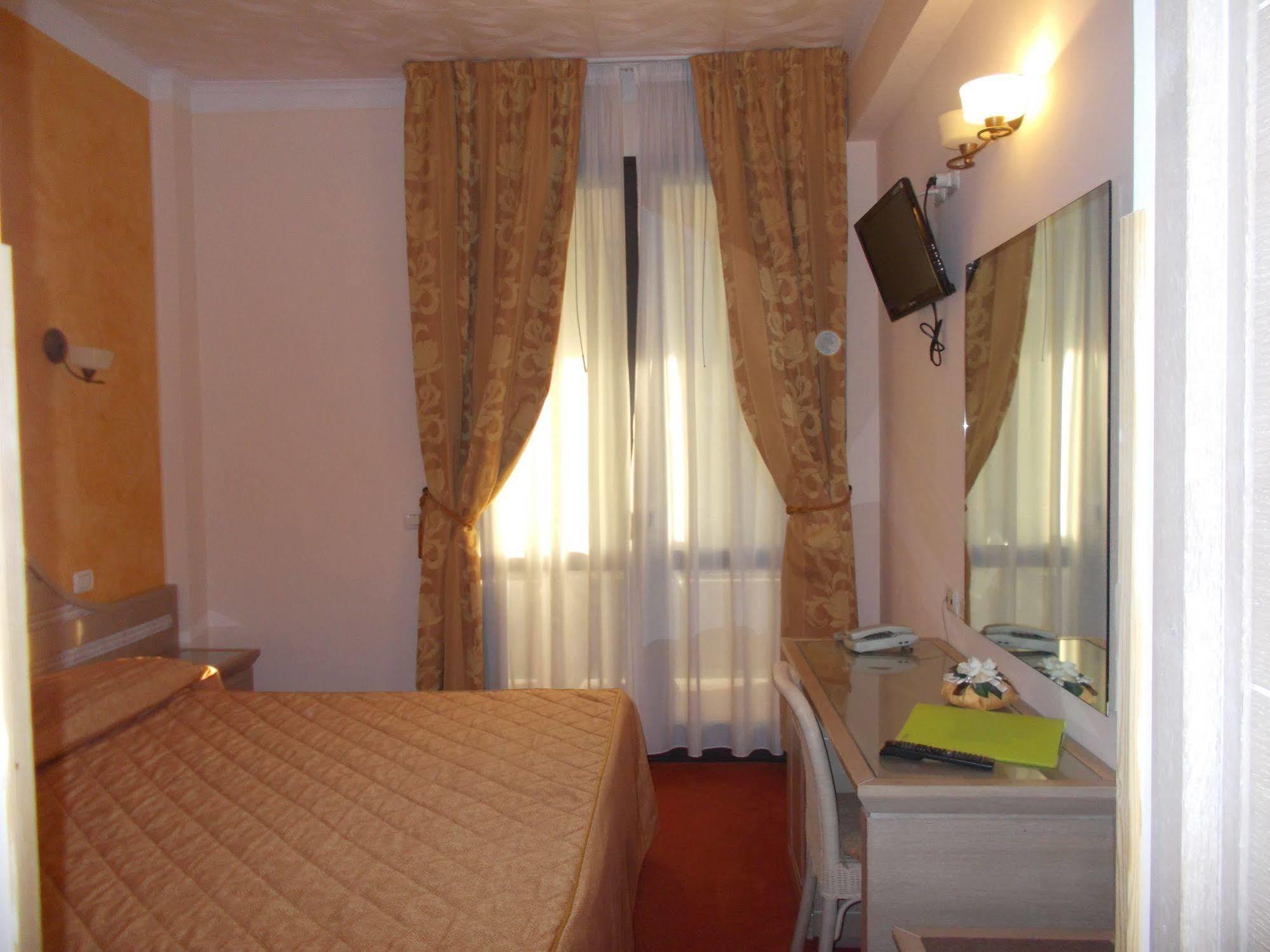 Hotel Nedy Marina di Massa Luaran gambar